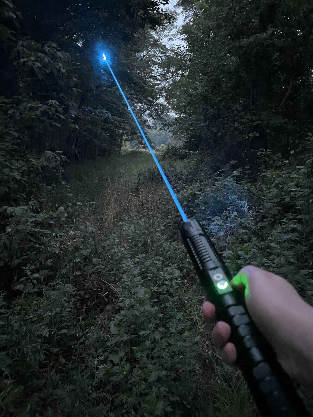 Fixed Focus vs Adjustable Focus — Understanding Focus Modes in High-Power Laser Pointers - RYNEXS