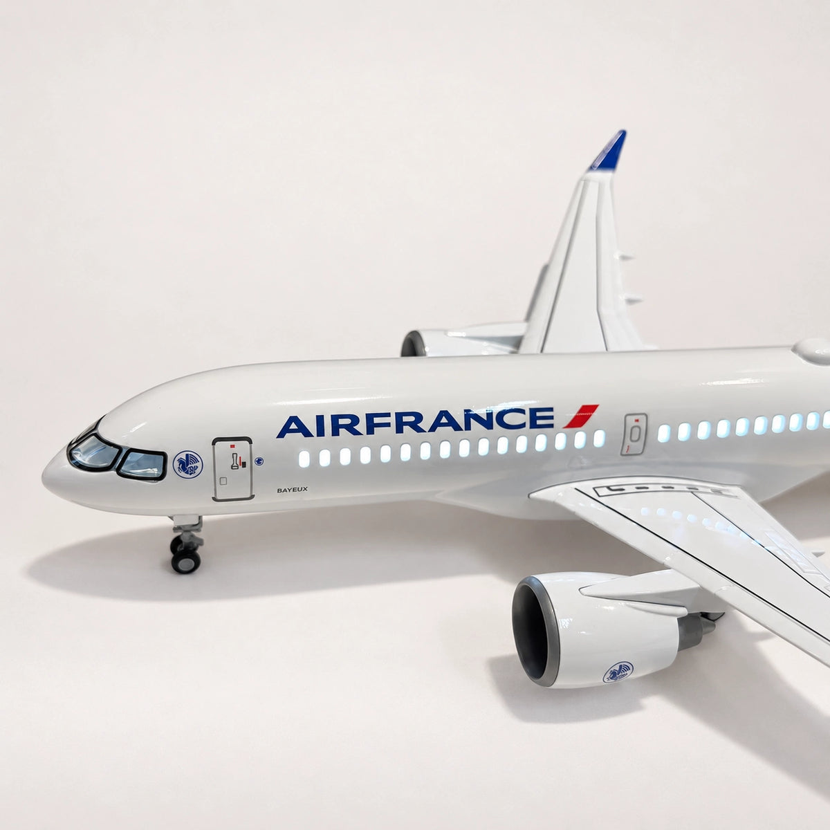 エールフランス エアバスA220-300 1:100スケールモデル