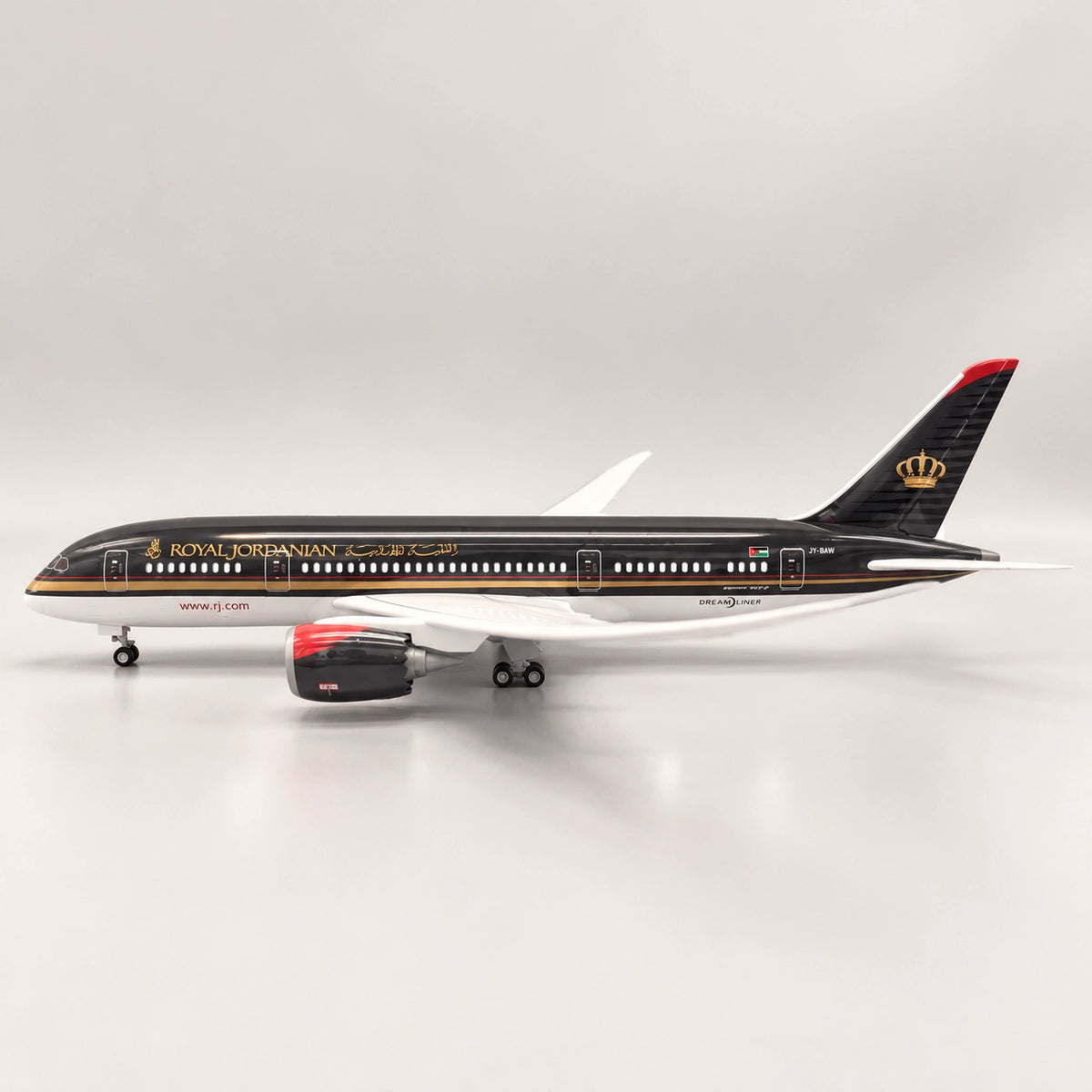 ロイヤル・ヨルダン航空 ボーイング787-8 1:130スケールモデル