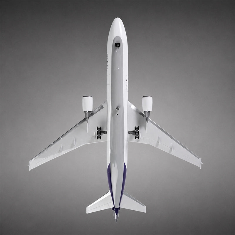 FedEx McDonnell Douglas MD-11 1:130 Scale Model