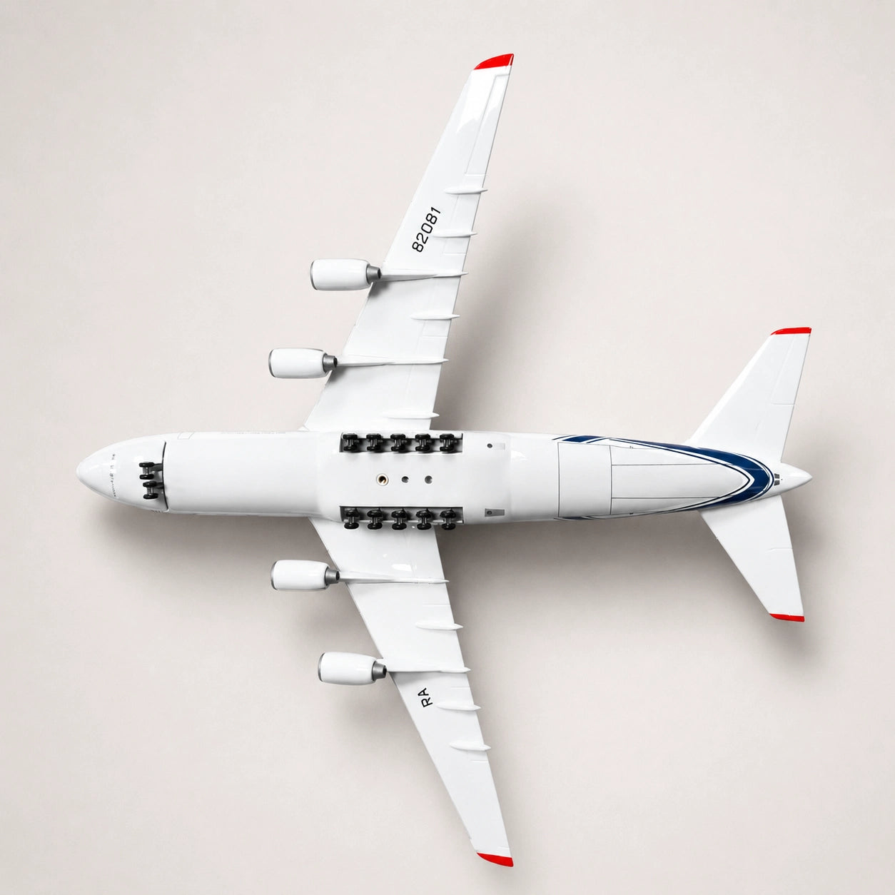 Model Antonov An-124 Ruslan Skala 1:165