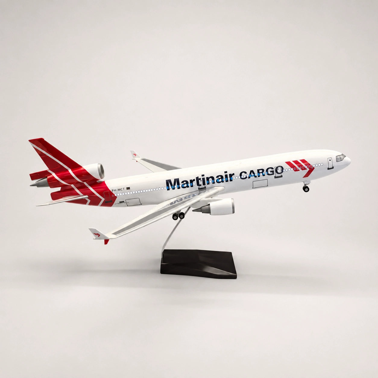 Model FedEx McDonnell Douglas MD-11 v měřítku 1:130