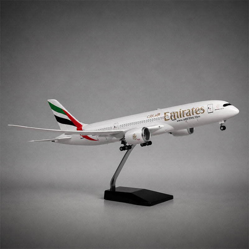 Emirates Boeing 787 1:130 Scale Model