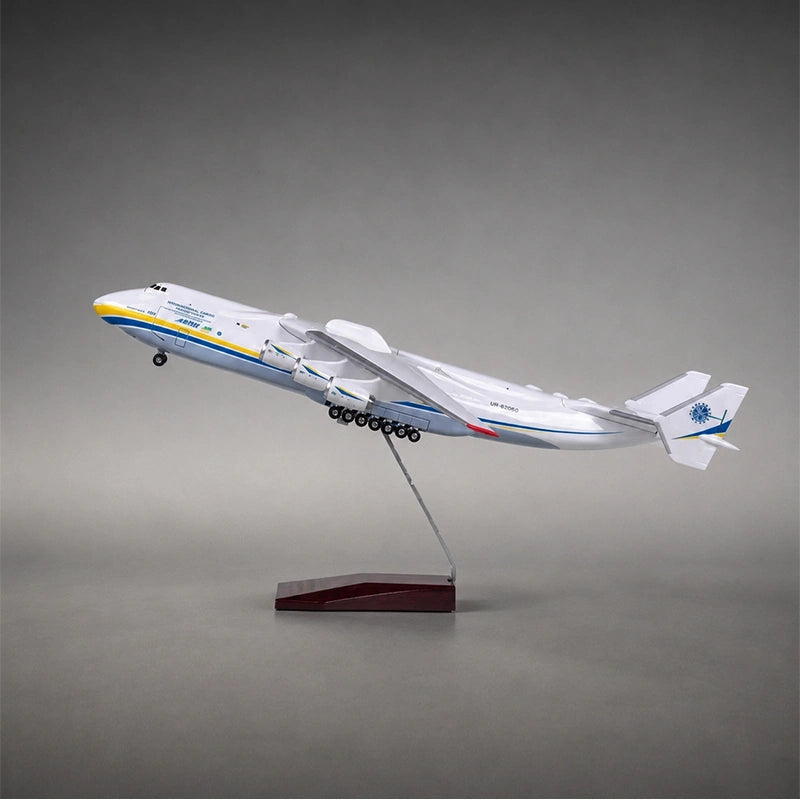 Antonov An-225 Mriya 1:200 Scale Model