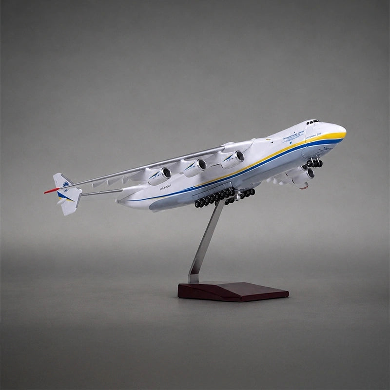 Antonov An-225 Mriya 1:200 Scale Model