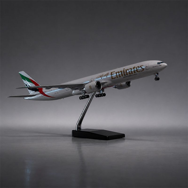 Emirates Boeing 777 1:157 Scale Model