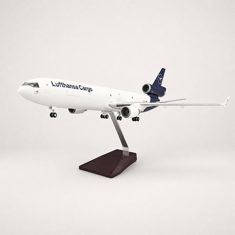 Lufthansa McDonnell Douglas MD-11 1:130 Scale Model