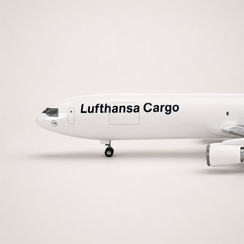 Lufthansa McDonnell Douglas MD-11 1:130 Scale Model