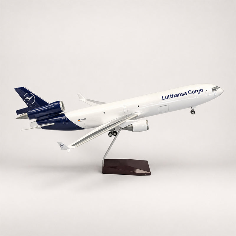 Lufthansa McDonnell Douglas MD-11 1:130 Scale Model