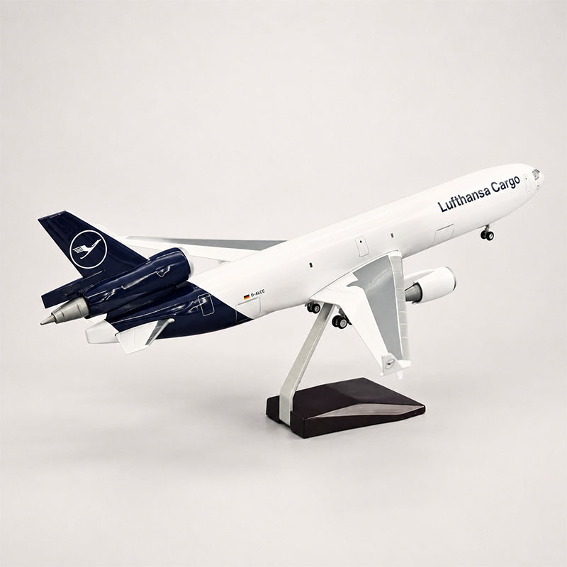 Lufthansa McDonnell Douglas MD-11 1:130 Scale Model