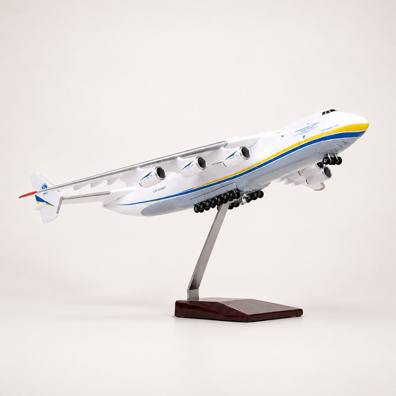Antonov An-225 Mriya 1:200 Scale Model