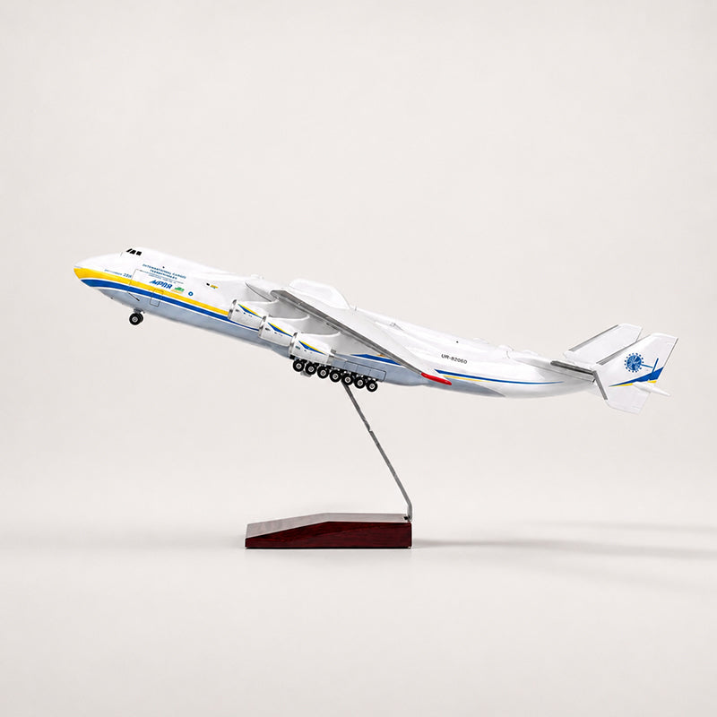 Antonov An-225 Mriya 1:200 Scale Model
