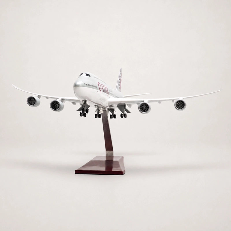 Qatar Airways Boeing 747-8 1:150 Scale Model