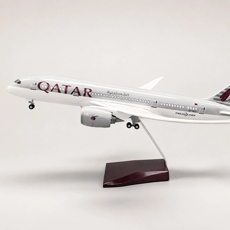 Qatar Airways Boeing 787 1:130 Scale Model