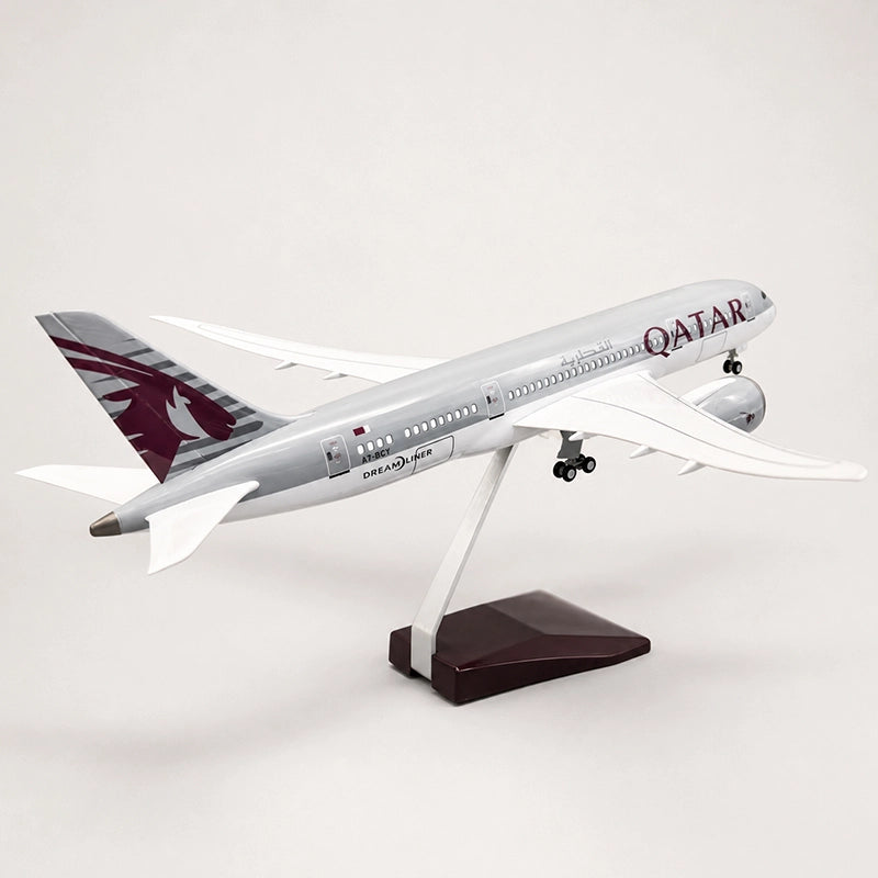 Qatar Airways Boeing 787 1:130 Scale Model