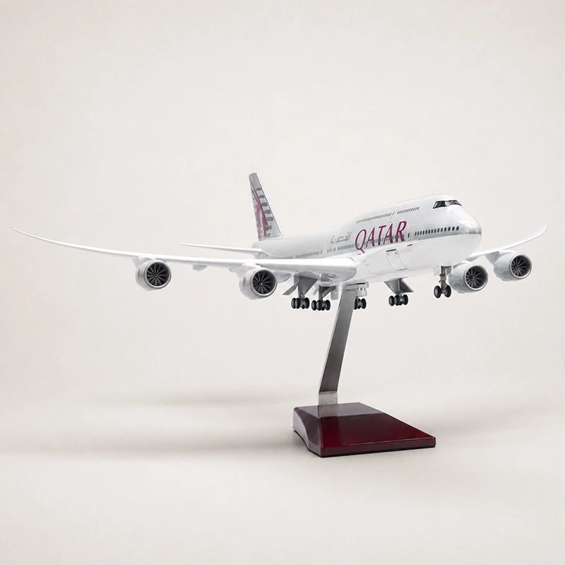 Qatar Airways Boeing 747-8 1:150 Scale Model