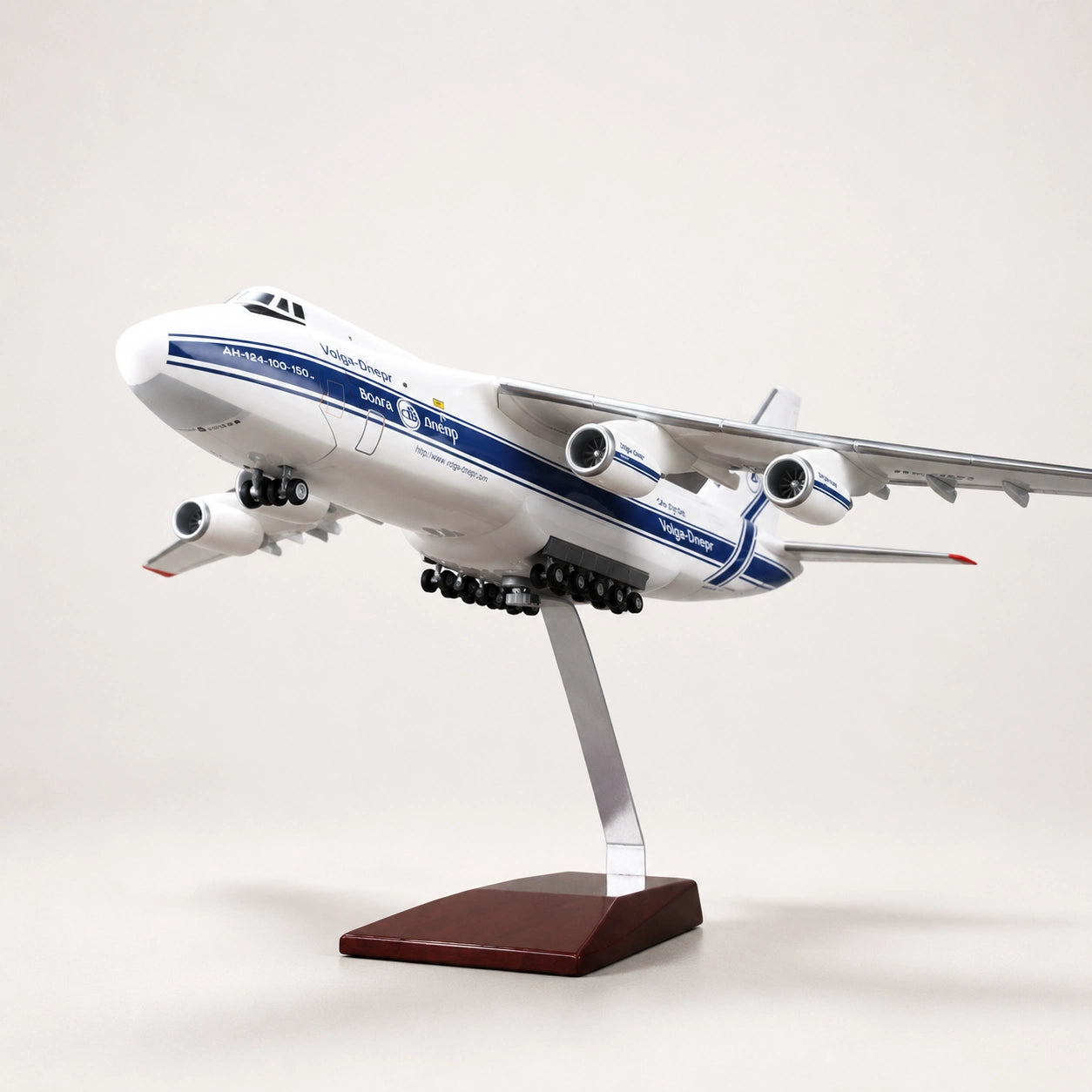 Model Antonov An-124 Ruslan Skala 1:165