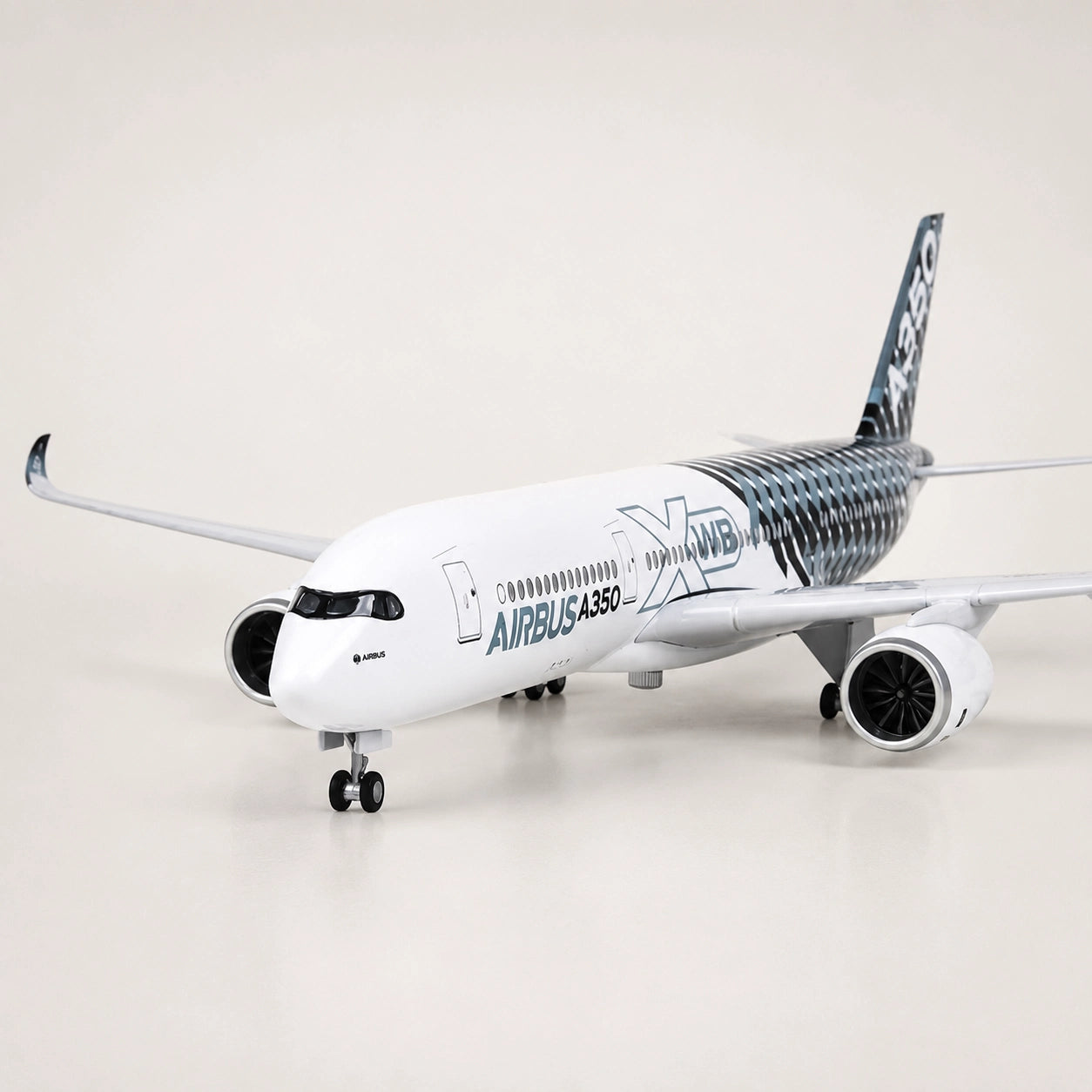 Model Prototaip Airbus A350 XWB – livery gentian karbon Skala 1:142