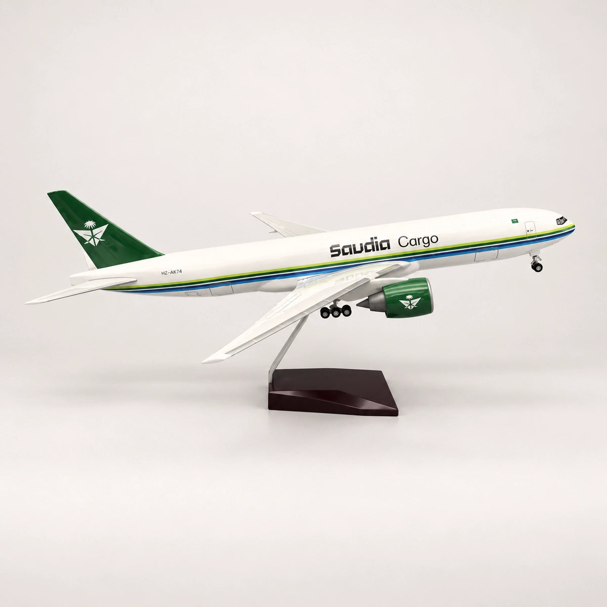 Saudia Cargo Boeing 777F — model w skali 1:135