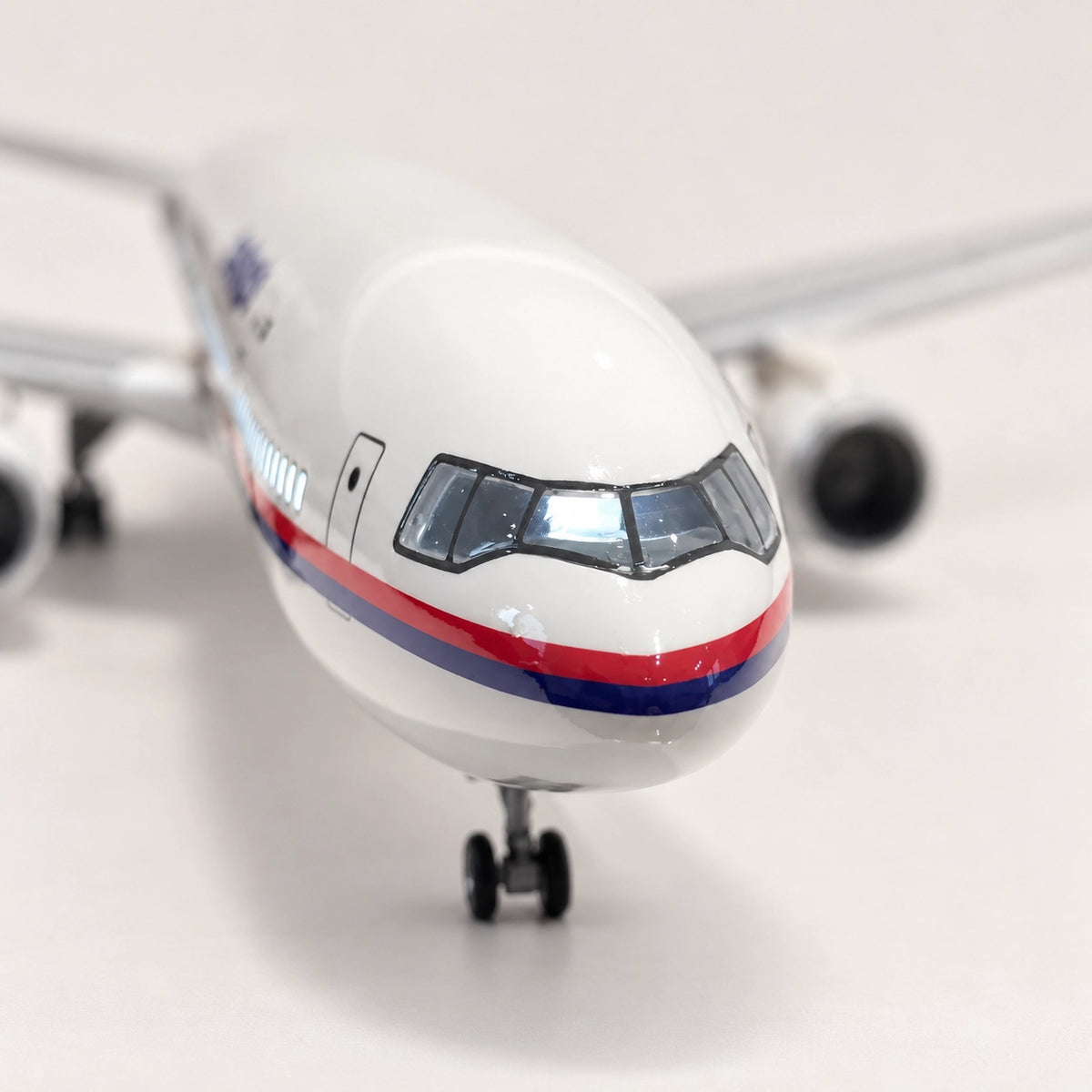 マレーシア航空 McDonnell Douglas MD-11 1:130スケールモデル