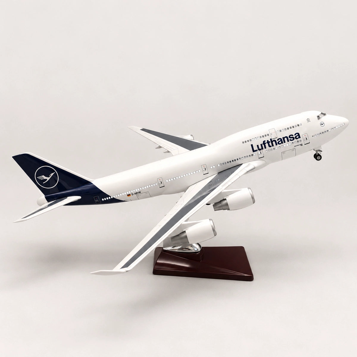 Lufthansa Boeing 747 – 新塗装 1:150スケールモデル