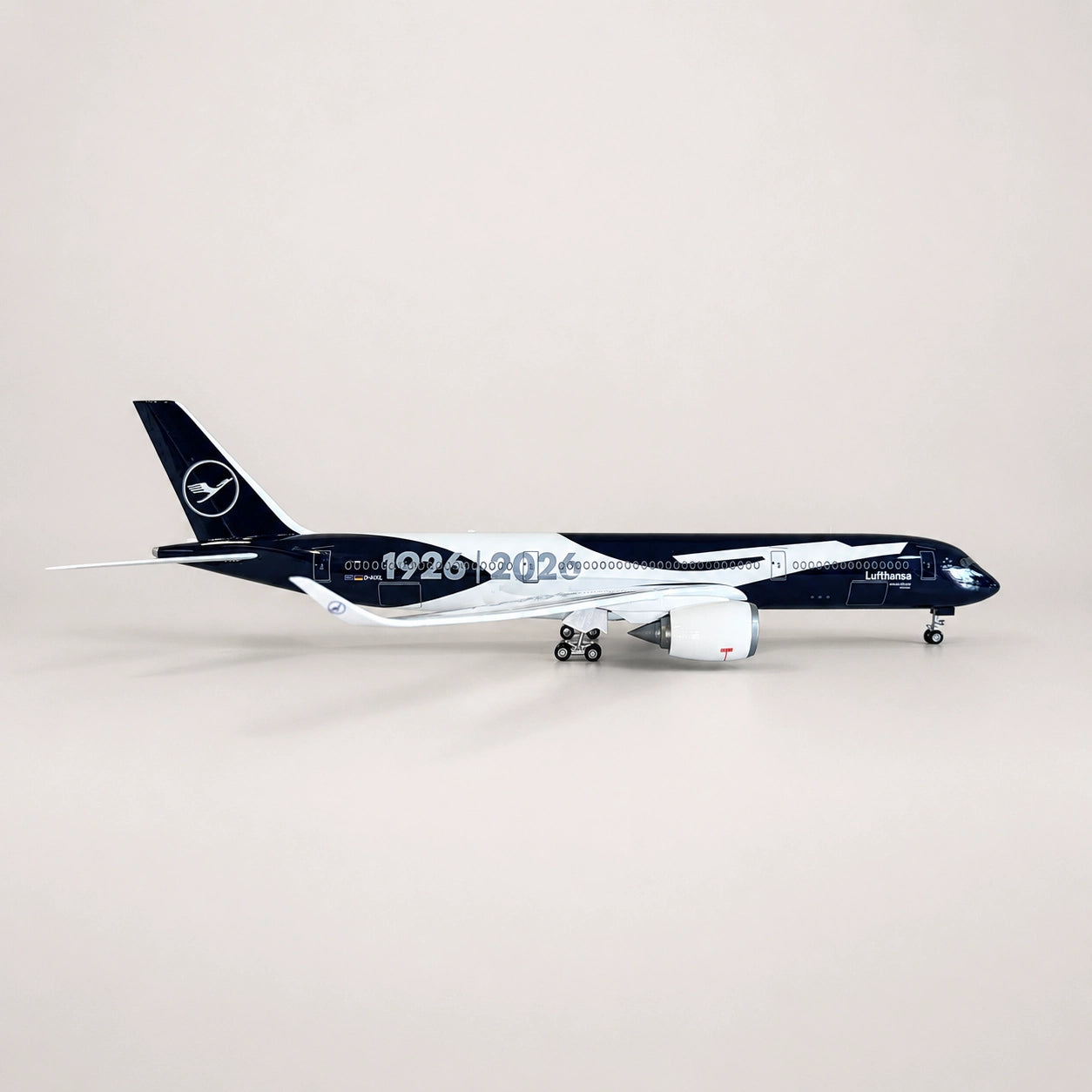 مجسم طائرة لوفتهانزا Airbus A350 – إصدار الذكرى المئوية بمقياس 1:142