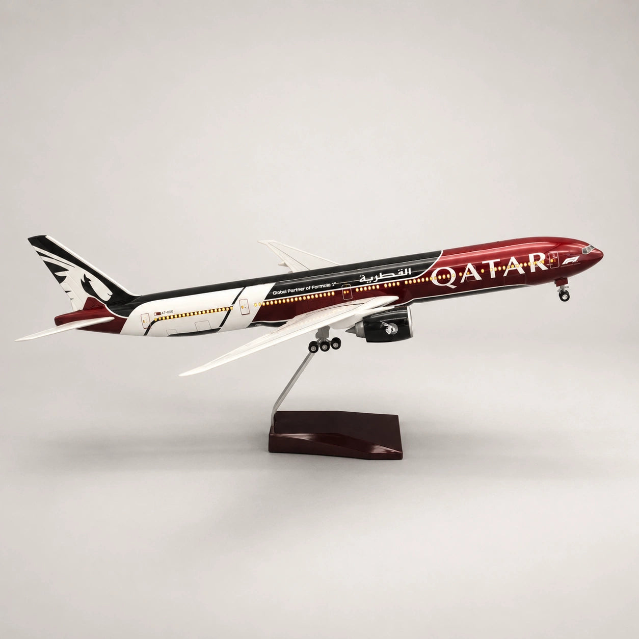 Qatar Airways Boeing 777 1:135 Scale Model