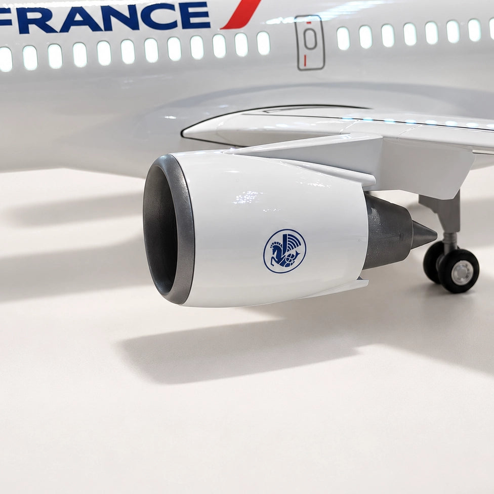エールフランス エアバスA220-300 1:100スケールモデル