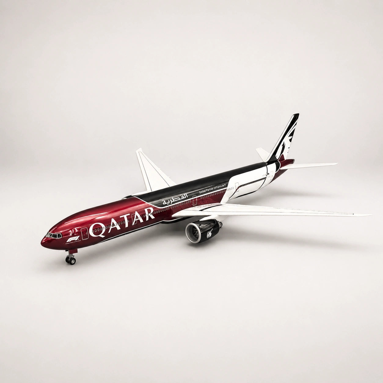 Qatar Airways Boeing 777 1:135 Scale Model