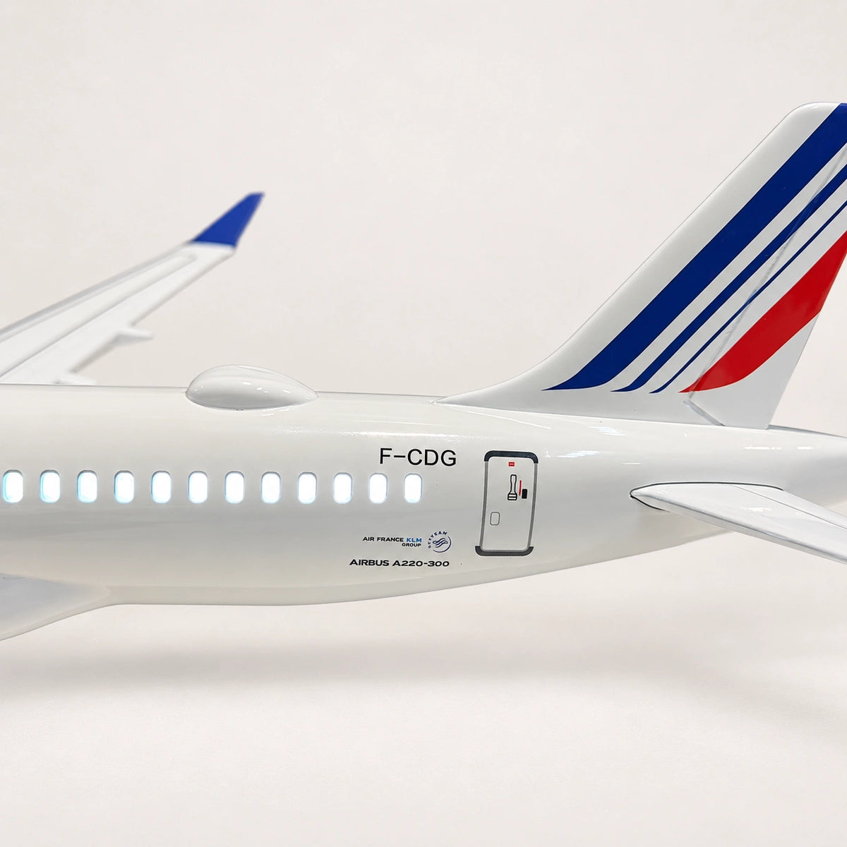 エールフランス エアバスA220-300 1:100スケールモデル