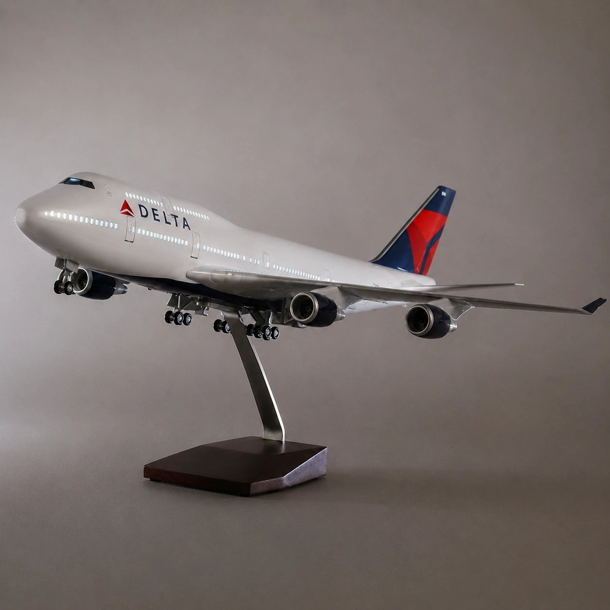 Model Delta Air Lines Boeing 747 v měřítku 1:150