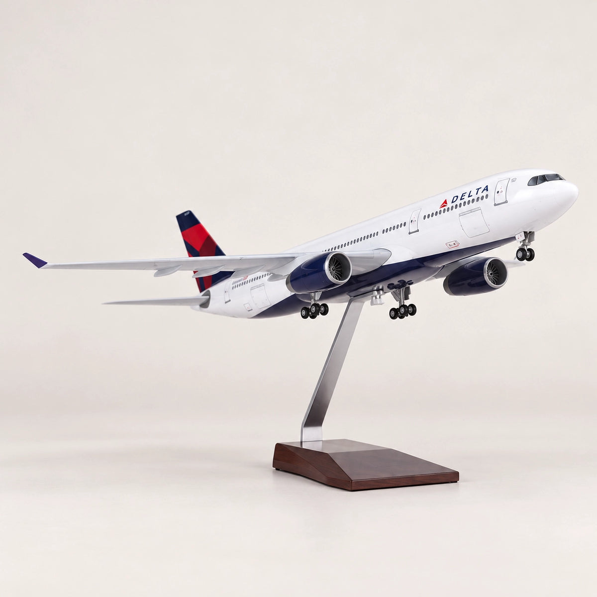 デルタ航空 エアバスA330-300 1:135スケールモデル