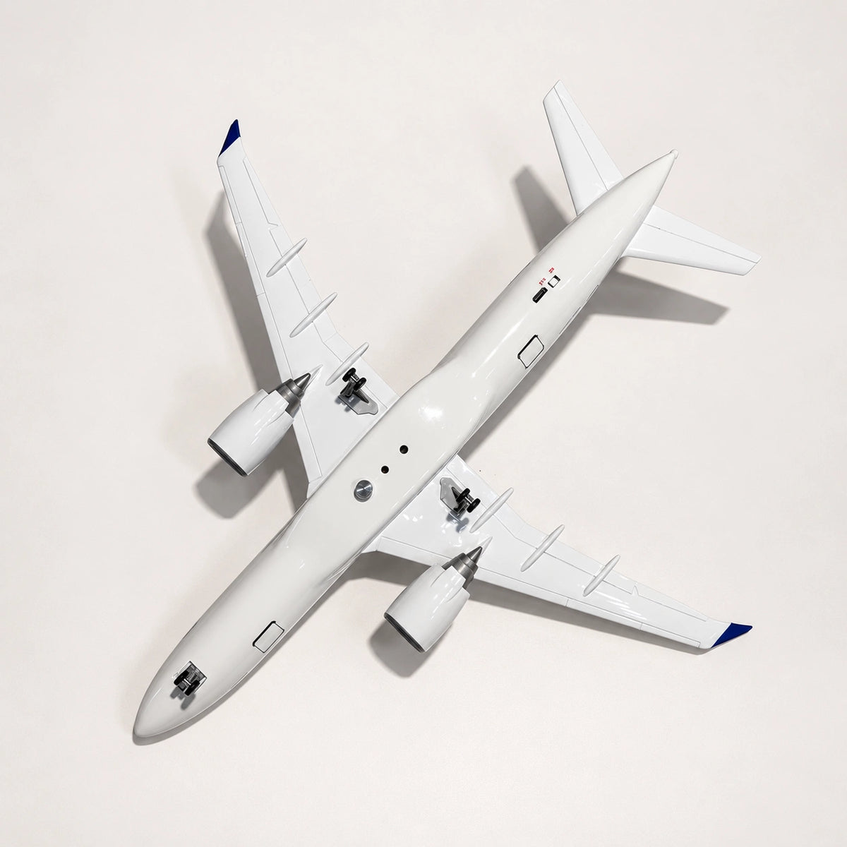 エールフランス エアバスA220-300 1:100スケールモデル