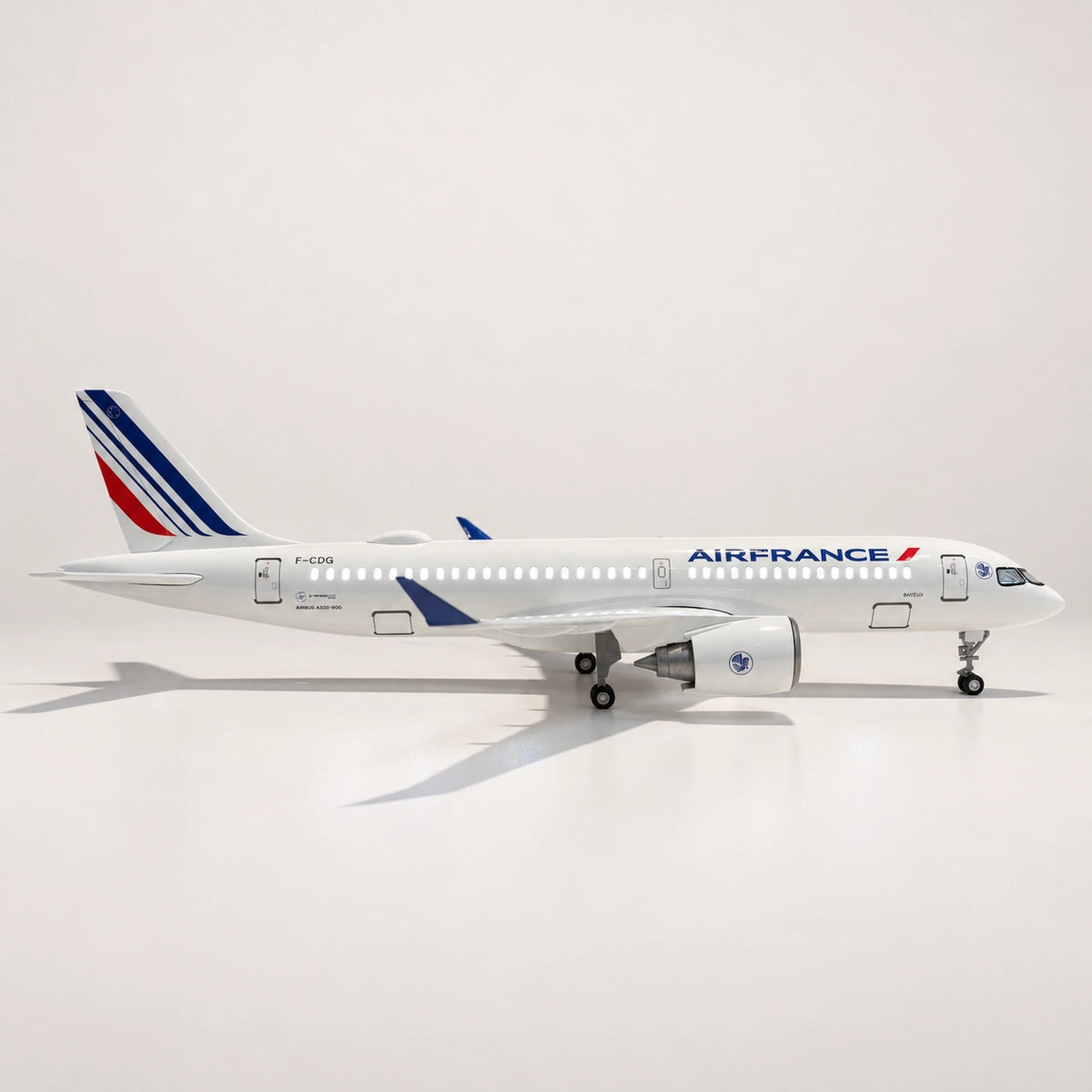 エールフランス エアバスA220-300 1:100スケールモデル