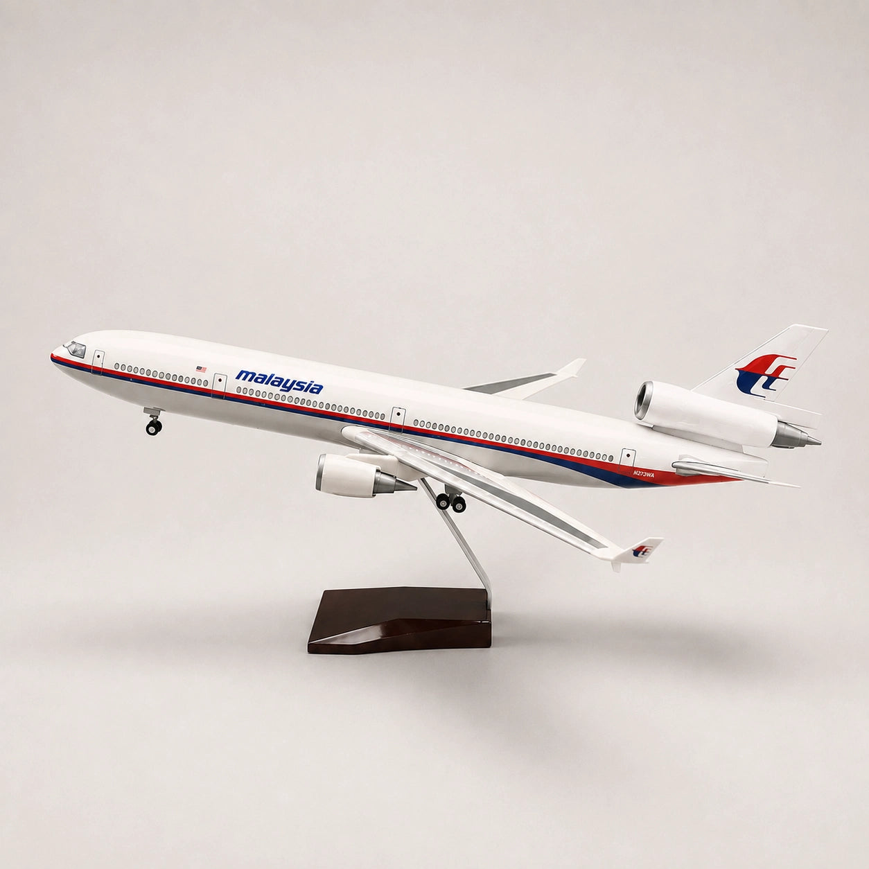 Model FedEx McDonnell Douglas MD-11 v měřítku 1:130