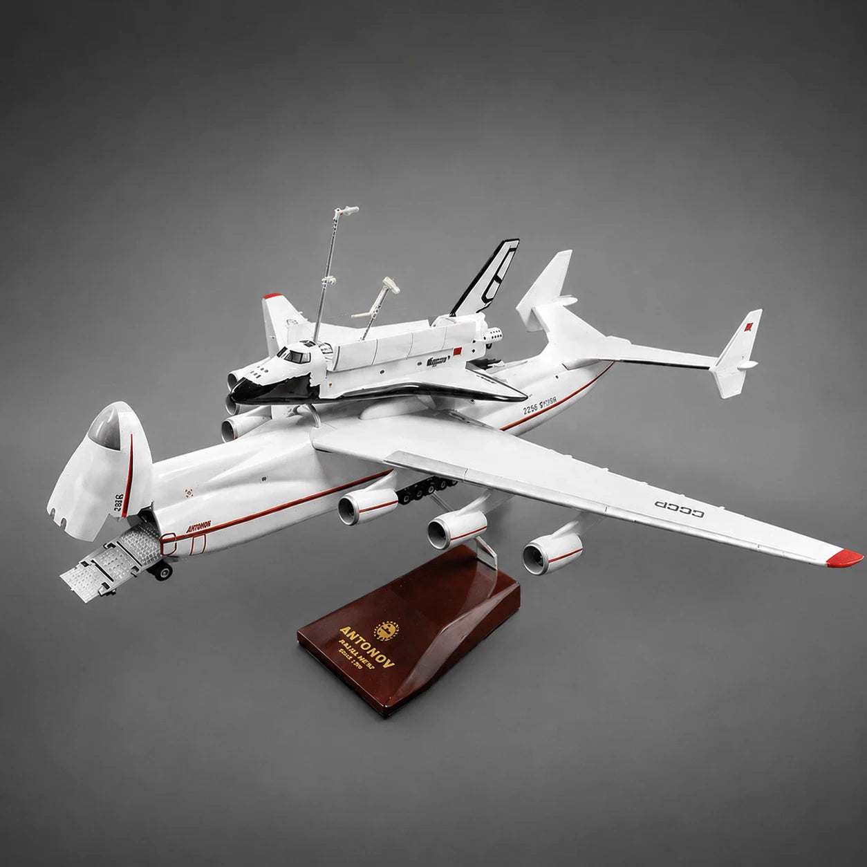 Antonov An-225 Mriya with Buran Space Shuttle 1:200 Scale Model
