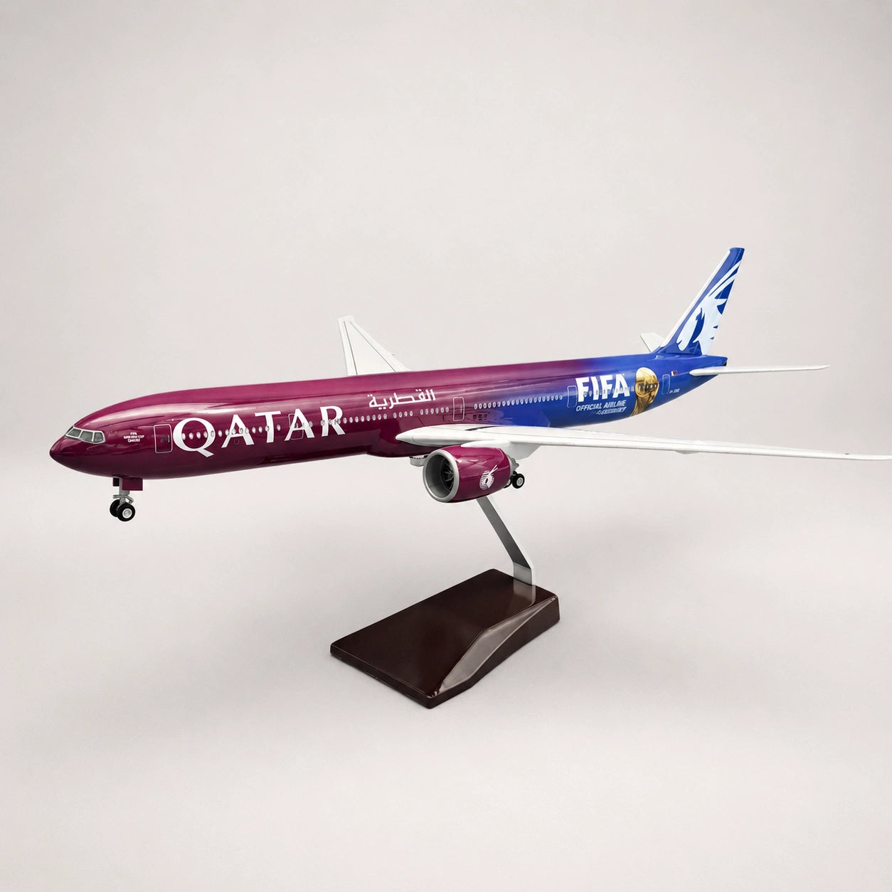 Model Qatar Airways Boeing 777 – edice Formula 1 v měřítku 1:135