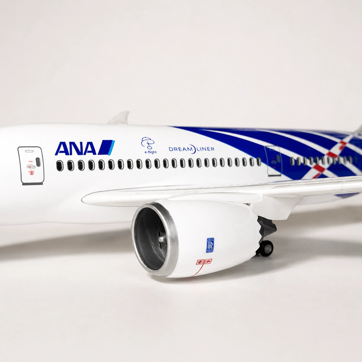 مجسم الخطوط الجوية اليابانية ANA Boeing 787 بمقياس 1:130