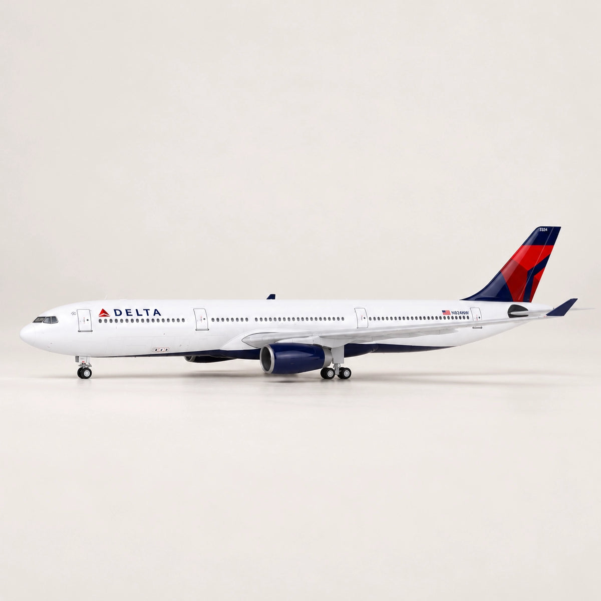 デルタ航空 エアバスA330-300 1:135スケールモデル