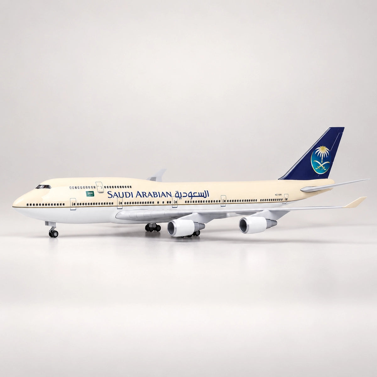 サウディア ボーイング747 1:150スケールモデル