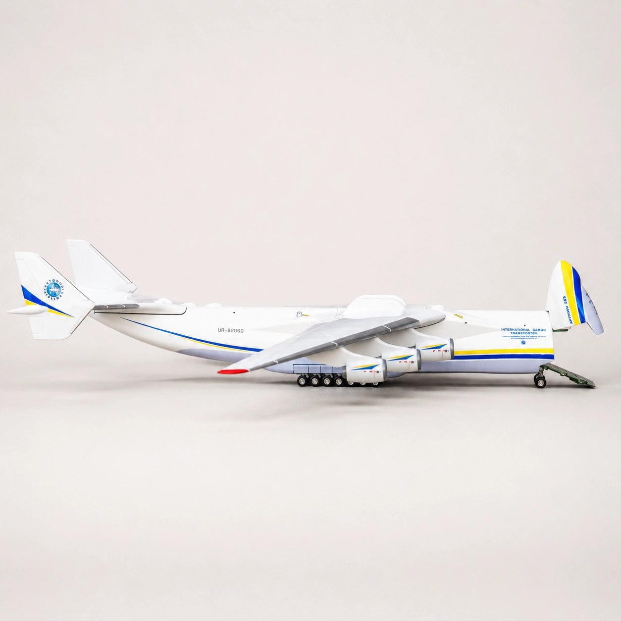 Antonov An-225 Mriya Modell im Maßstab 1:200