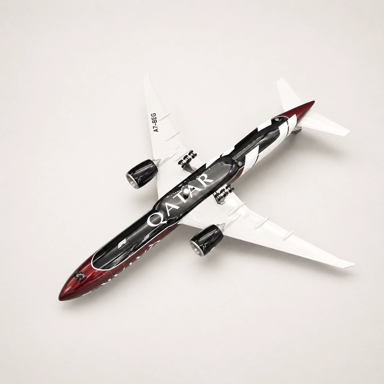 Qatar Airways Boeing 777 1:135 Scale Model
