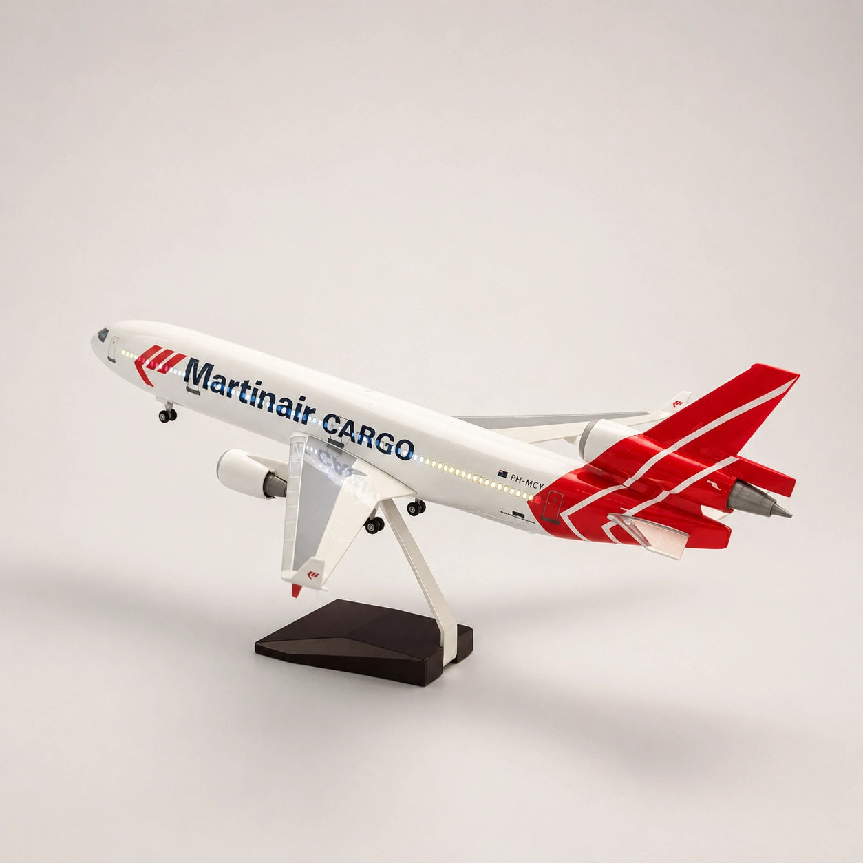 Model FedEx McDonnell Douglas MD-11 v měřítku 1:130