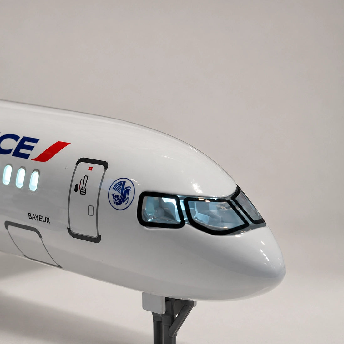 エールフランス エアバスA220-300 1:100スケールモデル