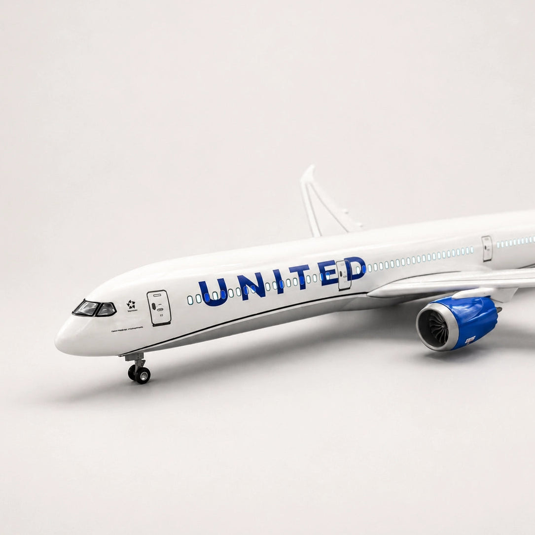 Model United Airlines Boeing 787-10 Dreamliner v měřítku 1:145