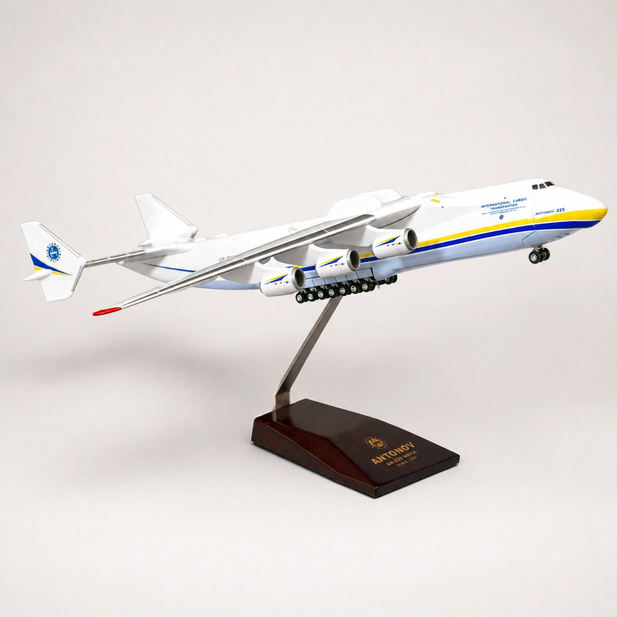 Antonov An-225 Mriya Modell im Maßstab 1:200