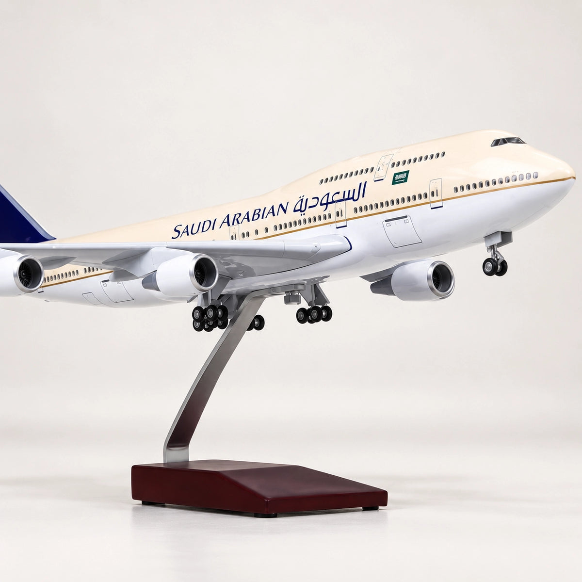 サウディア ボーイング747 1:150スケールモデル