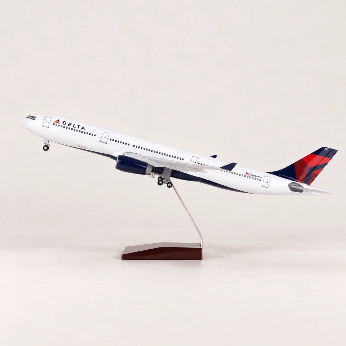 デルタ航空 エアバスA330-300 1:135スケールモデル