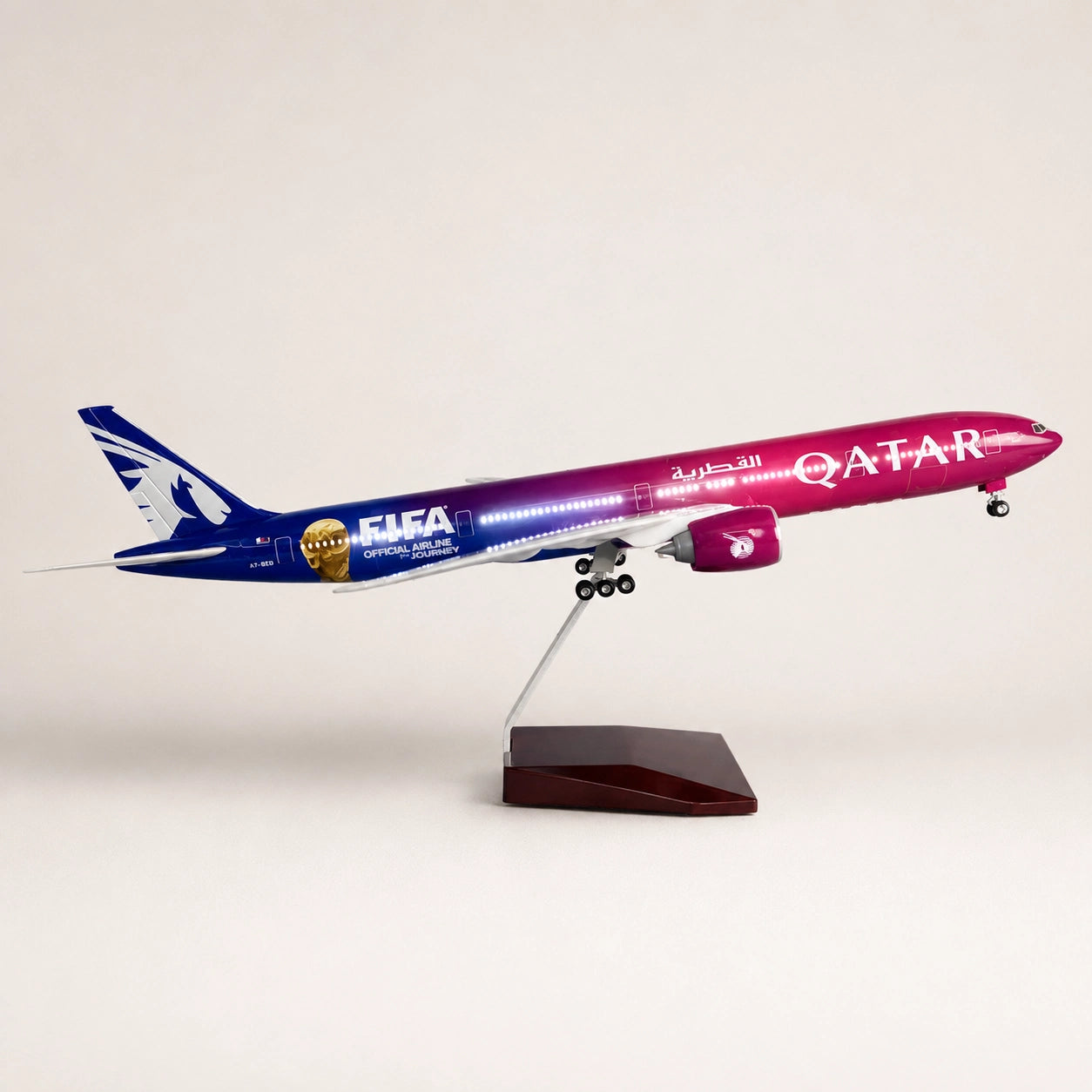 Model Qatar Airways Boeing 777 – edice Formula 1 v měřítku 1:135