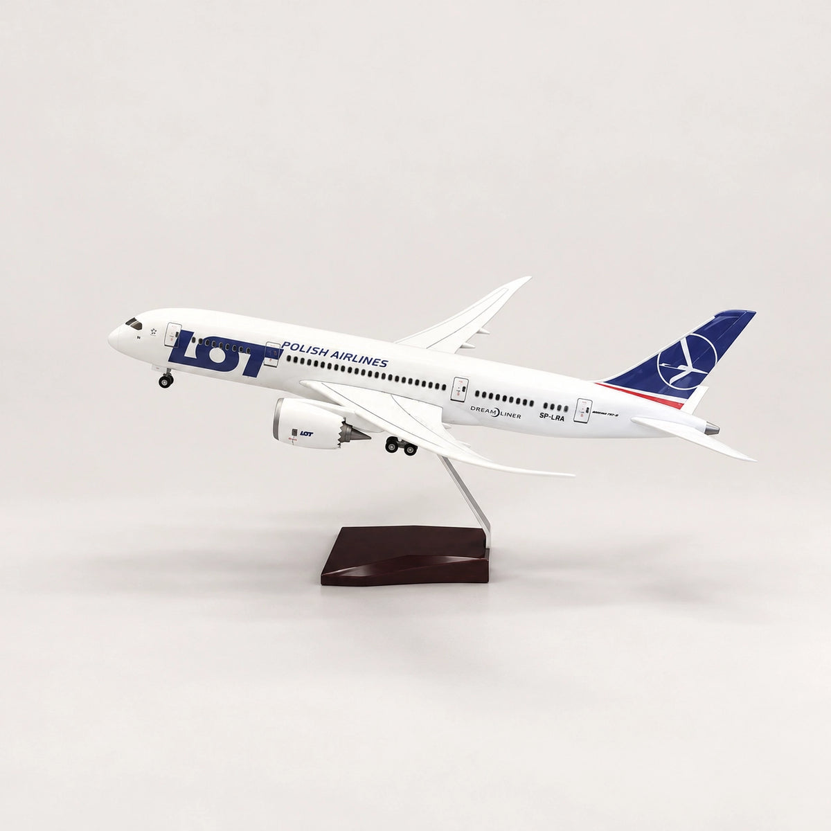 مجسم بوينغ 787 الخطوط الجوية البولندية LOT – بمقياس 1:130